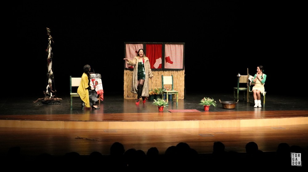A “Farsa de Inês Pereira” diverte Teatro de Vila Real