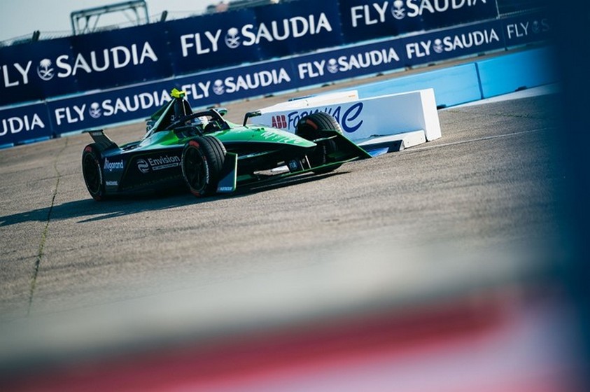 Fórmula E |Nick Cassidy vence a oitava ronda do E-Prix na Alemanha.