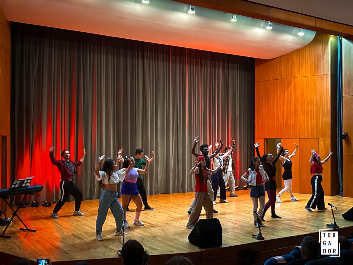 Alunos de Teatro e Artes Performativas apresentam o musical “Fame” na Aula Magna