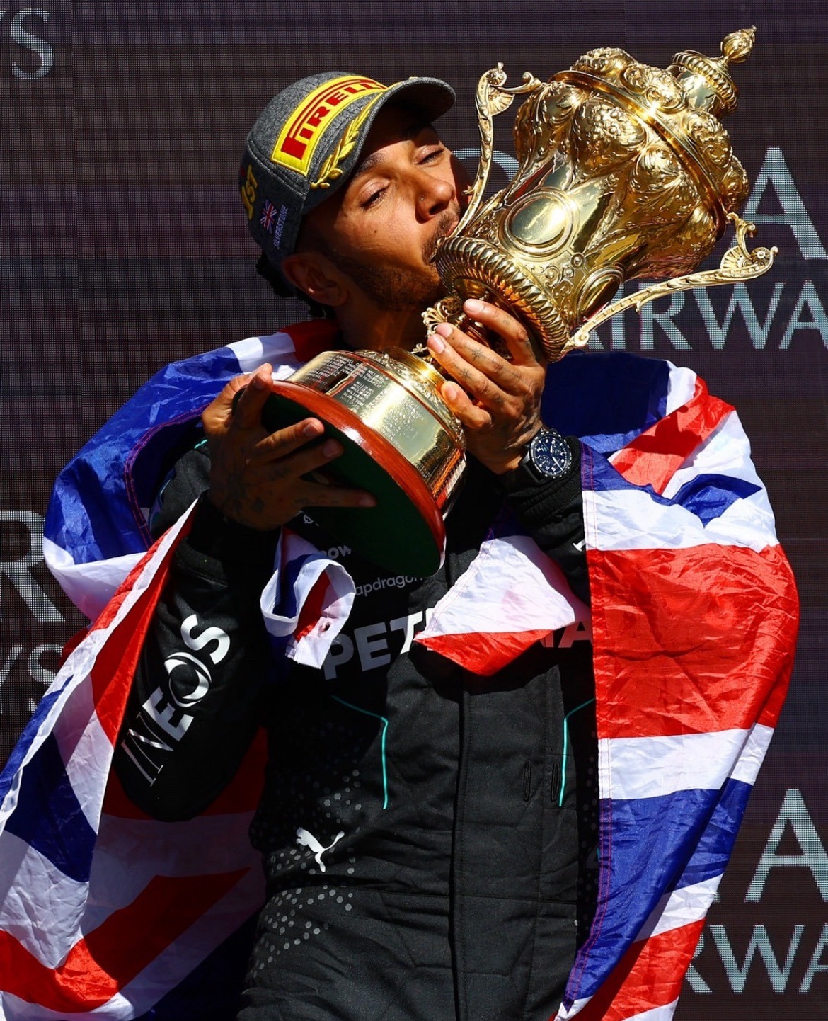 Lewis Hamilton volta às vitórias no seu Grande Prémio em casa