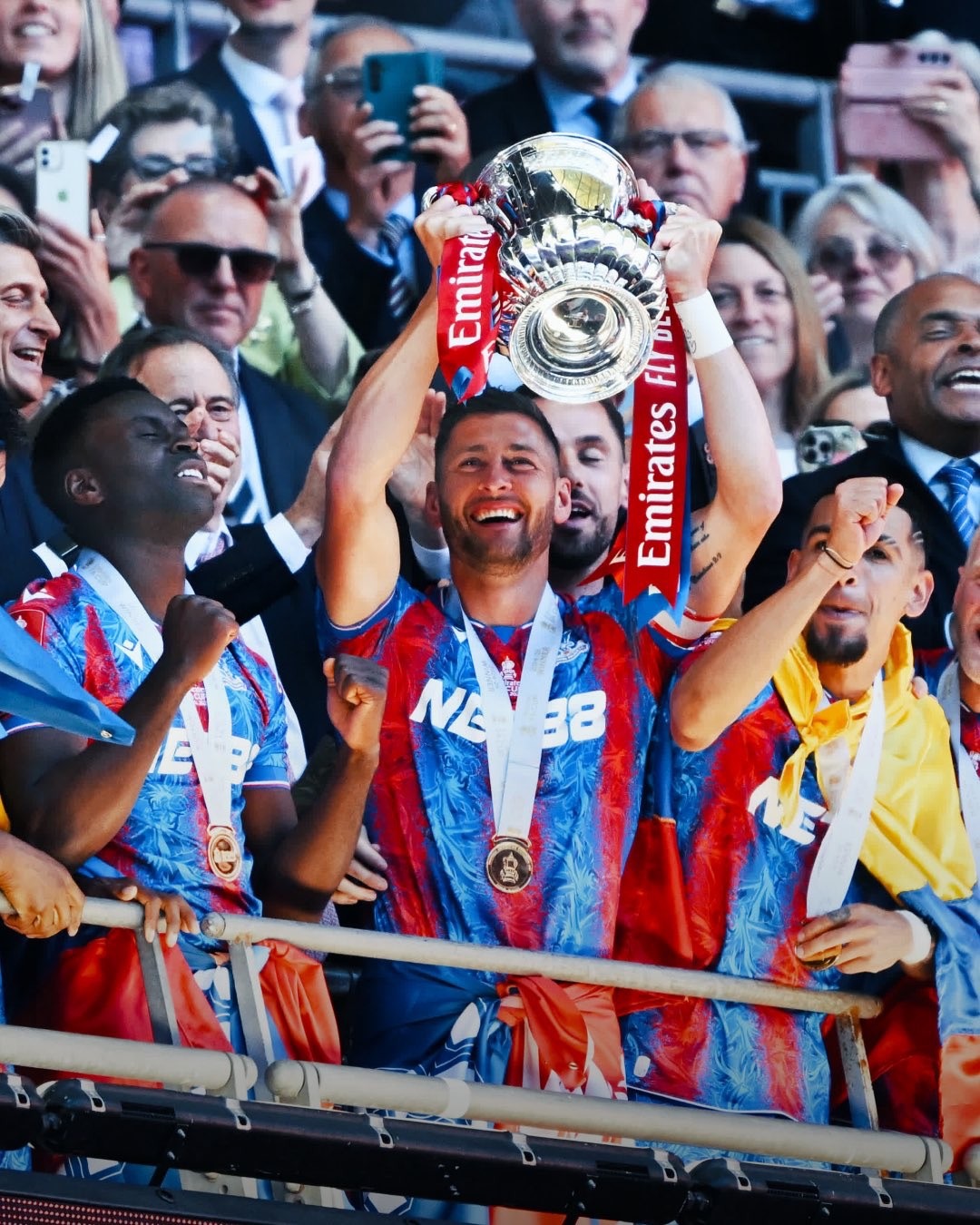 Eagles tornam-se campeões inéditos da FA Cup