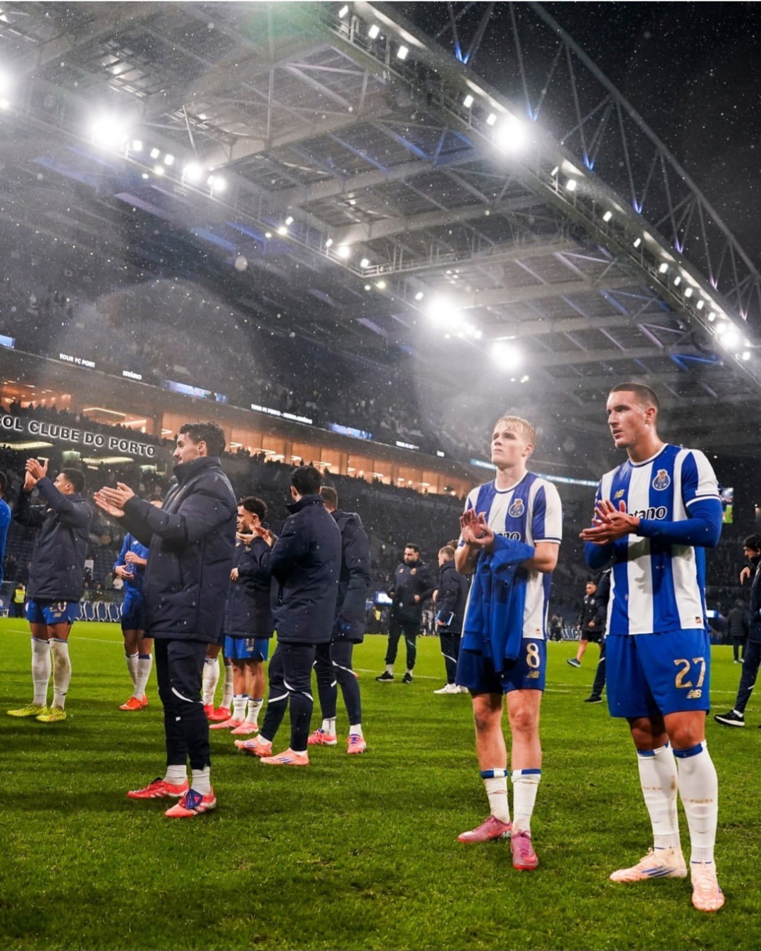 Porto vence Estrela da Amadora e mantém a distância no campeonato