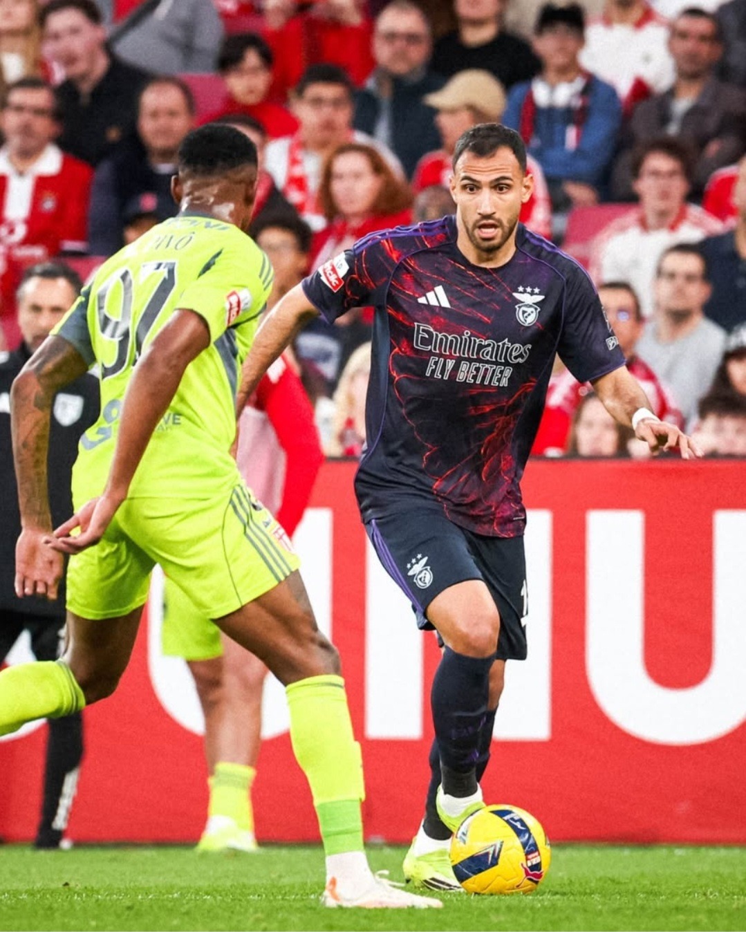 Benfica resolve cedo e confirma triunfo tranquilo antes da visita a Madrid