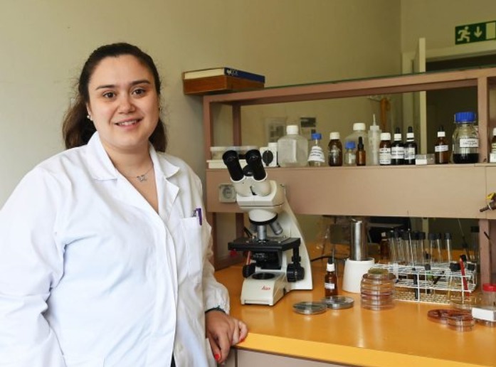 Vanessa Silva distinguida com prémio internacional para jovens investigadores na área da microbiologia