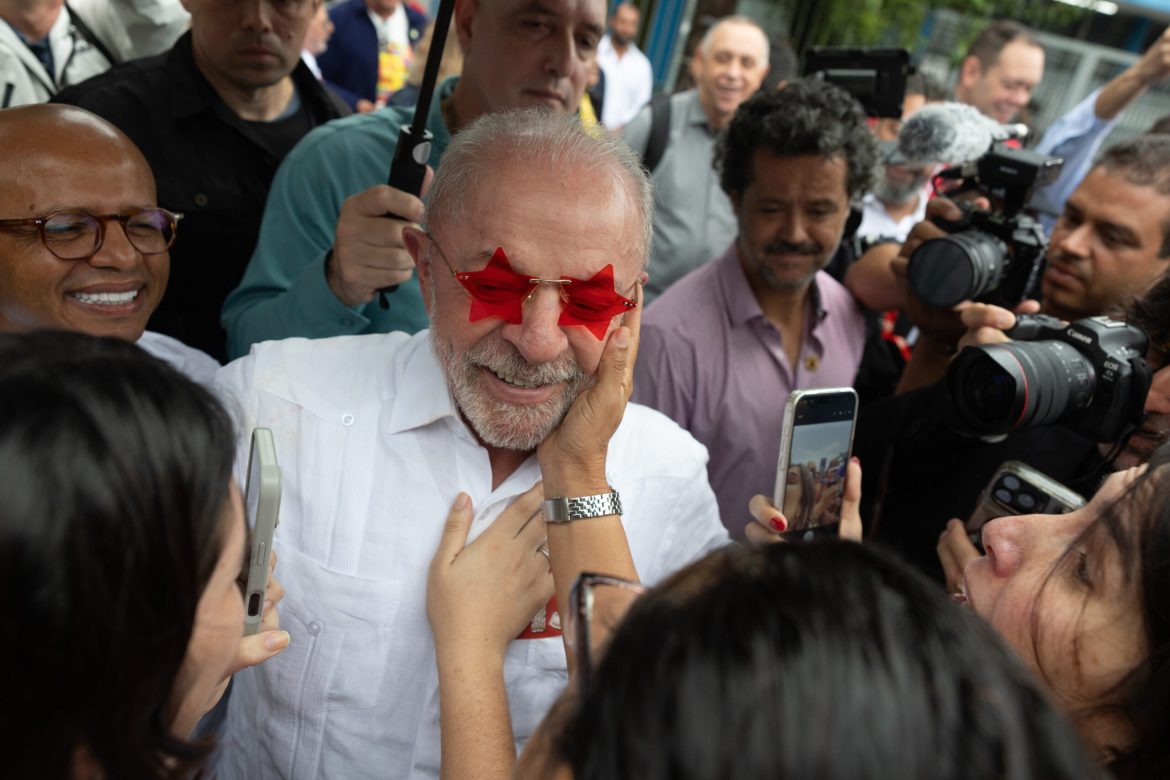 Lula da Silva vence Flávio Bolsonaro e é reeleito Presidente da República Brasileira