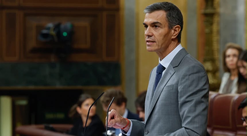 Pedro Sánchez anuncia a antecipação das eleições legislativas na Espanha